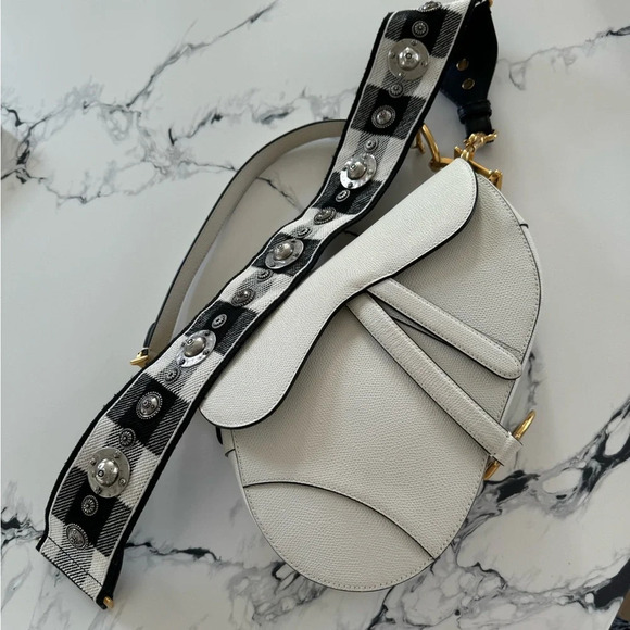 Dior saddle EUC comes with strap - Picture 7 of 8